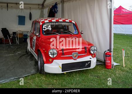 Roter Fiat 600 Oldtimer Stockfoto