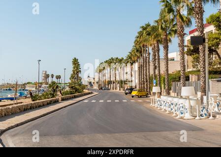 Promenade in Porto Cesareo, Badeort am Ionischen Meer in Apulien, Provinz Lecce, Apulien Stockfoto