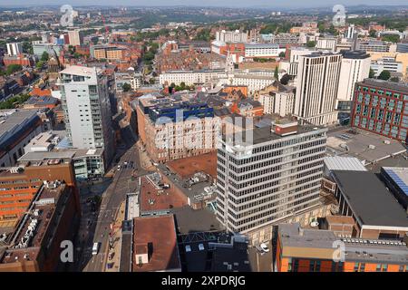 Vom Dach des neuen Scape Apartments-Gebäudes aus hat man einen erhöhten Blick auf das Stadtzentrum von Leeds. Stockfoto