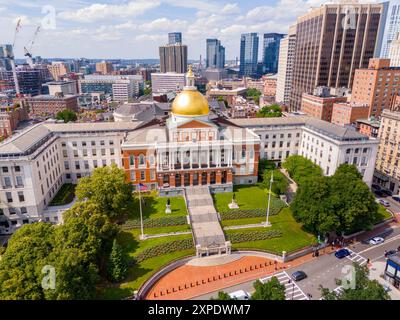 Massachusetts State House. Kapitolgebäude in Boston. Luftdrohnenfoto um 2024 Stockfoto