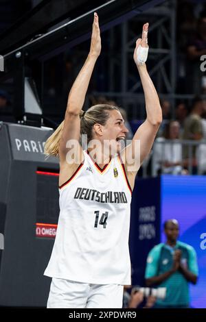 GREINACHER Sonja (Deutschland, #14) jubelt ueber den Sieg und die Gold Medaille, FRA, Olympische Spiele Paris 2024, Deutschland (GER) vs Spanien (ESP), 3x3 Basketball, Frauen Finale, 05.08.2024 Foto: Eibner-Pressefoto/Michael Memmler Stockfoto