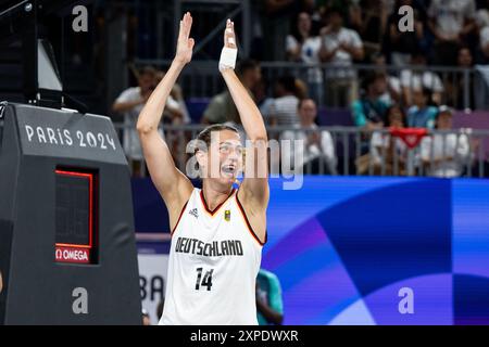 GREINACHER Sonja (Deutschland, #14) jubelt ueber den Sieg und die Gold Medaille, FRA, Olympische Spiele Paris 2024, Deutschland (GER) vs Spanien (ESP), 3x3 Basketball, Frauen Finale, 05.08.2024 Foto: Eibner-Pressefoto/Michael Memmler Stockfoto