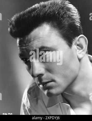 A Publicity Portrait von LAURENCE HARVEY als Joe Lampton in ROOM AT THE TOP (1959) Regisseur JACK CLAYTON Roman JOHN BRAINE Drehbuch NEIL PATERSON still von ERIC GREY produziert von JOHN und JAMES WOOLF A Romulus Film / Independent Film Distributors / British Lion Films Stockfoto