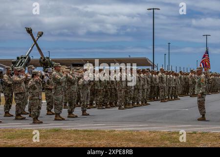 US-Soldaten, die der 111th Army Band, dem 103rd Truppenkommando, der Hawaii Army National Guard, zugewiesen wurden, treten während der 29th Infantry Brigade Combat Team (29th IBCT) in Kalaeloa, Hawaii, am 3. August 2024 auf. Das 29th Infantry Brigade Combat Team besteht aus Einheiten der Hawaii National Guard, Alaska National Guard, Guam National Guard und Arizona National Guard. (Foto der Nationalgarde der US-Armee von Sgt. Justin Nye) Stockfoto