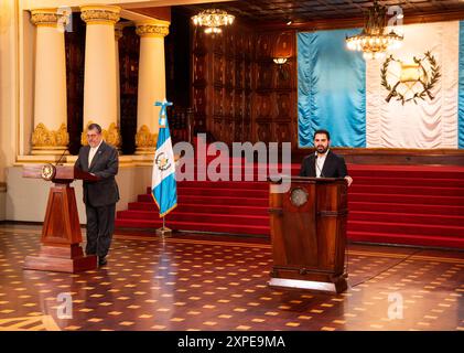 Guatemala-Stadt, Guatemala-Stadt, Guatemala. August 2024. Der Präsident Guatemalas, BERNARDO AREVALO, sprach sich zu einem Audio-Zirkulation in den sozialen Medien aus, in dem ein Gespräch mit dem ehemaligen Kommunikationsminister JAZMIN DE LA VEGA gezeigt wird, der im Mai letzten Jahres entlassen wurde, weil er sich nicht an ihr erteilte Anweisungen gehalten hatte. (Kreditbild: © Fernando Chuy/ZUMA Press Wire) NUR REDAKTIONELLE VERWENDUNG! Nicht für kommerzielle ZWECKE! Quelle: ZUMA Press, Inc./Alamy Live News Stockfoto