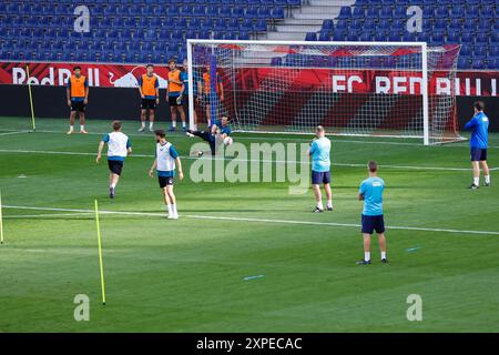 Salzburg, Österreich. August 2024. SALZBURG, ÖSTERREICH - 5. AUGUST: Trainingsübersicht beim Training FC Twente in der Red Bull Arena am 5. August 2024 in Salzburg, Österreich. (Foto von Raymond Smit/Orange Pictures) Credit: Orange Pics BV/Alamy Live News Stockfoto