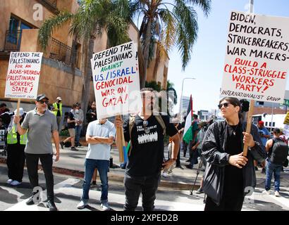 Demonstranten bei einer „Rally for Return: All Out for Gaza“-Kundgebung vor dem israelischen Generalkonsulat am 14. Oktober 2023 in Los Angeles. Foto von Raquel Stockfoto