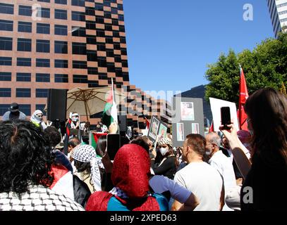 „Rally for Return: All out for Gaza“ vor dem israelischen Generalkonsulat am 14. Oktober 2023 in Los Angeles. Foto: Raquel G. Frohlich. Stockfoto