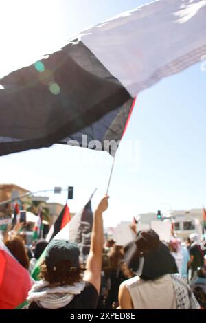 „Rally for Return: All out for Gaza“ vor dem israelischen Generalkonsulat am 14. Oktober 2023 in Los Angeles. Foto: Raquel G. Frohlich. Stockfoto