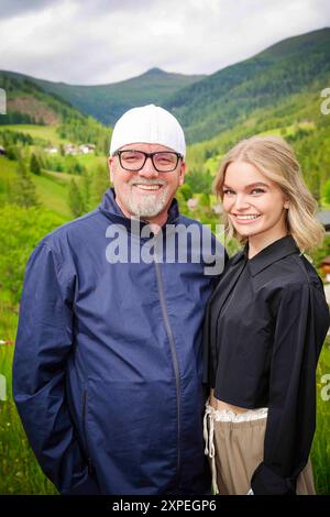 13.06.2024, Bad Kleinkircheim, AUT, unterwegs in Kärnten, Reportage, wenn die Musi spielt 2024, im Bild Gerry Friedle, DJ-Ötzi, DJ-Oetzi, Tochter Lisa-Marie Friedle, *** 13 06 2024, Bad Kleinkircheim, AUT, unterwegs in Kärnten, Reportage, wenn die Musi spielt 2024, im Bild Gerry Friedle, DJ Ötzi, DJ Oetzi, Tochter Lisa Marie Friedle, Stockfoto