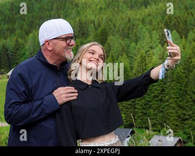 13.06.2024, Bad Kleinkircheim, AUT, unterwegs in Kärnten, Reportage, wenn die Musi spielt 2024, im Bild Gerry Friedle, DJ-Ötzi, DJ-Oetzi, Tochter Lisa-Marie Friedle, *** 13 06 2024, Bad Kleinkircheim, AUT, unterwegs in Kärnten, Reportage, wenn die Musi spielt 2024, im Bild Gerry Friedle, DJ Ötzi, DJ Oetzi, Tochter Lisa Marie Friedle, Stockfoto