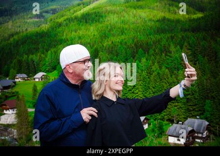 13.06.2024, Bad Kleinkircheim, AUT, unterwegs in Kärnten, Reportage, wenn die Musi spielt 2024, im Bild Gerry Friedle, DJ-Ötzi, DJ-Oetzi, Tochter Lisa-Marie Friedle, *** 13 06 2024, Bad Kleinkircheim, AUT, unterwegs in Kärnten, Reportage, wenn die Musi spielt 2024, im Bild Gerry Friedle, DJ Ötzi, DJ Oetzi, Tochter Lisa Marie Friedle, Stockfoto