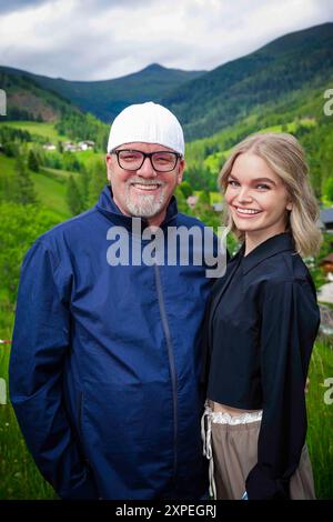 13.06.2024, Bad Kleinkircheim, AUT, unterwegs in Kärnten, Reportage, wenn die Musi spielt 2024, im Bild Gerry Friedle, DJ-Ötzi, DJ-Oetzi, Tochter Lisa-Marie Friedle, *** 13 06 2024, Bad Kleinkircheim, AUT, unterwegs in Kärnten, Reportage, wenn die Musi spielt 2024, im Bild Gerry Friedle, DJ Ötzi, DJ Oetzi, Tochter Lisa Marie Friedle, Stockfoto