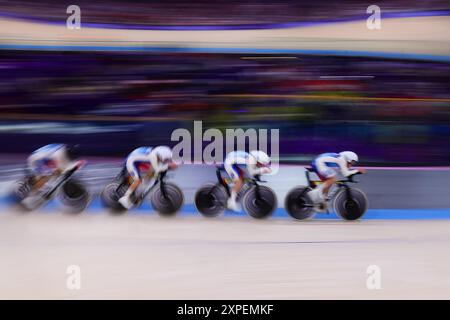 Paris, Frankreich, 5. August 2024. Das Team France während der Rennstrecke der Männer Team Pursuit Qualifying Heats bei den Olympischen Spielen 2024 in Paris am 5. August 2024 im Nationalen Velodrome in Paris, Frankreich. Quelle: Pete Dovgan/Speed Media/Alamy Live News Stockfoto