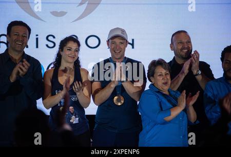 Guatemala-Stadt, Guatemala-Stadt, Guatemala. August 2024. Der guatemaltekische Shooter JEAN PIERRE BROL hat mit seiner Bronzemedaille bei den Olympischen Spielen 2024 in Paris Geschichte geschrieben. Seine Rückkehr nach Guatemala war ein Ereignis voller Emotionen und Stolz für das Land. Vor nur einer Woche fesselte seine herausragende Leistung beim Tontaubenschießen Millionen von Guatemalteken, und heute ist Brol wieder in seiner Heimat. (Kreditbild: © Fernando Chuy/ZUMA Press Wire) NUR REDAKTIONELLE VERWENDUNG! Nicht für kommerzielle ZWECKE! Stockfoto