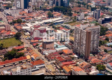 Blick von „The Top“ auf dem Komtar Tower in George Town, Penang, Malaysia mit Blick auf Penang. Stockfoto