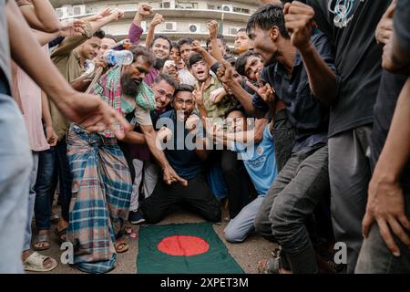 Bangladesch feiern den Freiheitstag ihres neuen Bangladeschs, Chittagong/Bangladesch, am 5. August 2024 Stockfoto