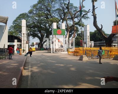 BONGOAN, WESTBENGALEN, INDIEN - 05. AUGUST 2024:Kolkata: Die indo-bangladesch-Grenzregion in Westbengalen ist am Montag in Hochalarmiertheit geraten Stockfoto