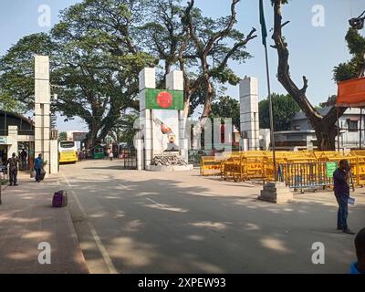 BONGOAN, WESTBENGALEN, INDIEN - 05. AUGUST 2024:Kolkata: Die indo-bangladesch-Grenzregion in Westbengalen ist am Montag in Hochalarmiertheit geraten Stockfoto