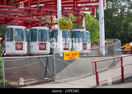 Puyallup, Washington, Vereinigte Staaten - 13. September 2021: Blick auf Skyride-Gondeln auf der Washington State Fair. Stockfoto