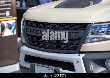 Puyallup, Washington, USA - 13. September 2021: Eine Ansicht eines maßgeschneiderten Chevrolet-Emblems auf dem Kühlergrill eines Lkws. Stockfoto