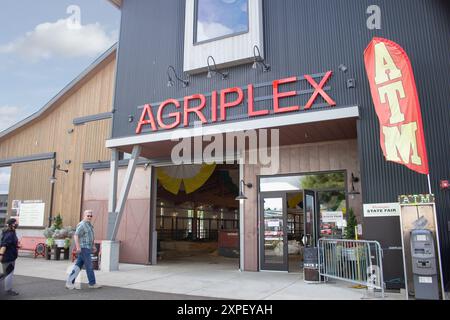 Puyallup, Washington, USA - 13. September 2021: Blick auf den Vordereingang des Agriplex-Gebäudes auf der Washington State Fair. Stockfoto