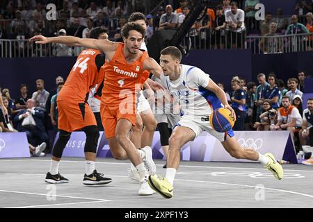 Paris, Frankreich. August 2024. Timothe Vergiat (FRA) gegen Jan Driessen (NED), 3x3 Basketball, Männer Bronze Medaillenspiel zwischen Frankreich und den Niederlanden während der Olympischen Spiele Paris 2024 am 5. August 2024 in La Concorde in Paris, Frankreich - Foto Michael Baucher/Panorama/DPPI Media Credit: DPPI Media/Alamy Live News Stockfoto