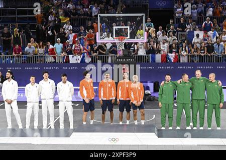 Paris, Frankreich. August 2024. Lucas Dussoulier, Timothe Vergiat, Jules Rambaut, Franck Seguela aus Frankreich Silbermedaille, Jan Driessen, DiMeo Van der Horst, Arvin Slagter, würdige de Jong aus den Niederlanden Goldmedaille, Sarunas Vingelis, Gintautas Matulis, Aurelijus Pukelis, Evaldas Dziaugys aus Litauen Bronzemedaille, 3x3 Basketball, Männer während der Olympischen Spiele Paris 2024 am 5. August 2024 in La Concorde in Paris, Frankreich - Foto Michael Baucher/Panorama/DPPI Media Credit: DPPI Media/Alamy Live News Stockfoto
