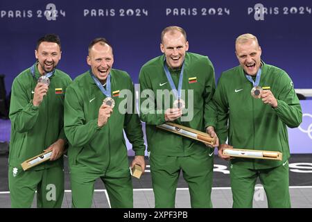 Paris, Frankreich. August 2024. Sarunas Vingelis, Gintautas Matulis, Aurelijus Pukelis, Evaldas Dziaugys von Litauen Bronzemedaille, 3x3 Basketball, Männer während der Olympischen Spiele Paris 2024 am 5. August 2024 in La Concorde in Paris, Frankreich - Foto Michael Baucher/Panoramic/DPPI Media Credit: DPPI Media/Alamy Live News Stockfoto