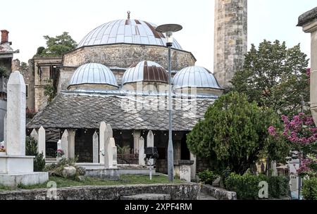 Mostar, Bosnien und Herzegowina - August 2023: Nesuh-Aga Vucjakovic Moschee. Stockfoto