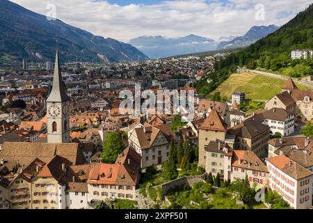 Chur, Schweiz: Drohnenansicht der Chur Altstadt im Kanton Graubünden in den alpen in der Schweiz. Im Sommer Stockfoto