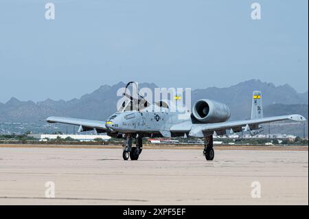 Ein Taxifahrzeug Der U.S. Air Force A-10C Thunderbolt II auf der Fluglinie auf der Davis-Monthan Air Force Base, Ariz., 18. Juli 2024. Stockfoto