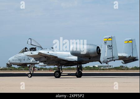 Ein Taxifahrzeug Der U.S. Air Force A-10C Thunderbolt II auf der Fluglinie auf der Davis-Monthan Air Force Base, Ariz., 18. Juli 2024. Stockfoto