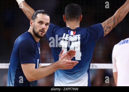 Paris, Frankreich. August 2024. Julien Mattia/Le Pictorium - Volleyball - Viertelfinale Frankreich/Deutschland - Paris 2024 - 05/08/2024 - Frankreich/Ile-de-France (Region)/Paris - Antoine Brizard (FRA) und Nicolas le Goff (FRA) während des Volleyball-/Herrenviertelfinals zwischen Frankreich und Deutschland bei den Olympischen Spielen in Paris, in der Arena Paris Sud, 5. August 2024. Quelle: LE PICTORIUM/Alamy Live News Stockfoto