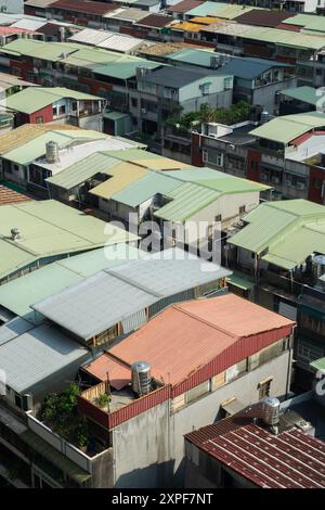 Blick auf die alten Stadthäuser im Viertel Banqiao in New Taipei City, Taiwan Stockfoto