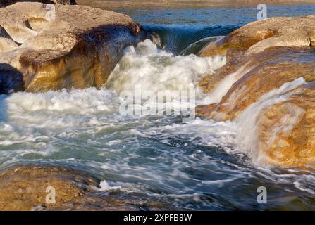 Rapids am Kanal des Pedernales River, Pedernales Falls State Park, Hill Country, Texas, USA Stockfoto
