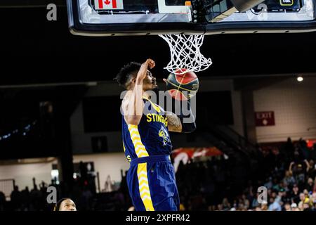 Edmonton, Kanada. August 2024. Edmonton Stingers Jacob Evans III. Schlägt im Halbfinale der Western Division im CEBL-Kampf 2024 gegen die Calgary Surge um 2 Punkte zurück. Calgary Surge (11-9) 78:69 Edmonton Stingers (13-7) Credit: SOPA Images Limited/Alamy Live News Stockfoto