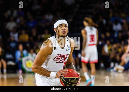 Edmonton, Kanada. August 2024. Calgarys Sean Miller-Moore schießt einen Freiwurf, nachdem er im Halbfinale der Western Division im CEBL-Spiel 2024 zwischen den Calgary Surge und den Edmonton Stingers gefoult wurde. Calgary Surge (11-9) 78:69 Edmonton Stingers (13-7) (Foto: Ron Palmer/SOPA Images/SIPA USA) Credit: SIPA USA/Alamy Live News Stockfoto