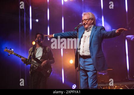 Tony Christie tritt beim Wickham Festival in Hampshire auf. August 2024 Stockfoto