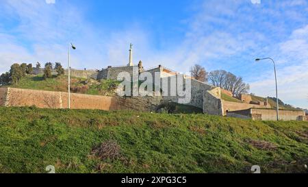 Belgrad, Serbien - 19. Dezember 2014: Denkmal der Siegersäule und Mauern an der Kalemegdan Festung Wintertag in der Hauptstadt. Stockfoto