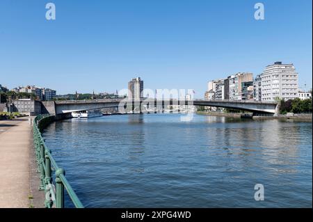 LiÃ ge Belgique Belgie Belgien 29. Juli 2024 Blick nach Norden entlang der Maas/Maas. lüttich, luik Stockfoto