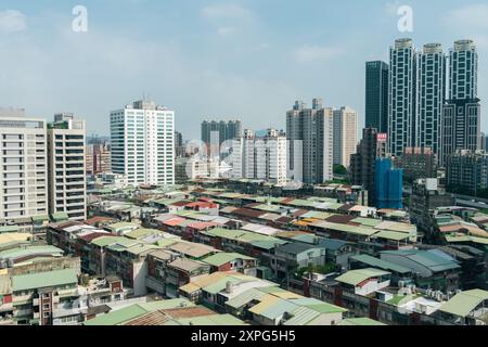 New Taipei City, Taiwan - 16. Juli 2024 : Blick auf die Stadt im Bezirk Banqiao Stockfoto