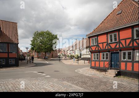 Ein altes rotes Fachwerkhaus in Middelfart, Dänemark, 12. Juni 2024 Stockfoto