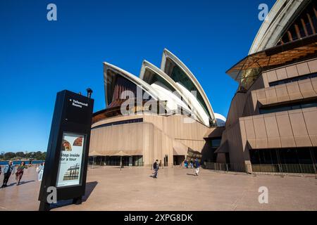 Sydney Opera House Gebäude an einem blauen Himmel sonnigen Tag, NSW, Australien Stockfoto