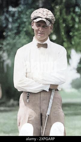 Der siebzehnjährige Bobby Jones beim Southern Open Golf Turnier in New Orleans 1919, koloriert Stockfoto