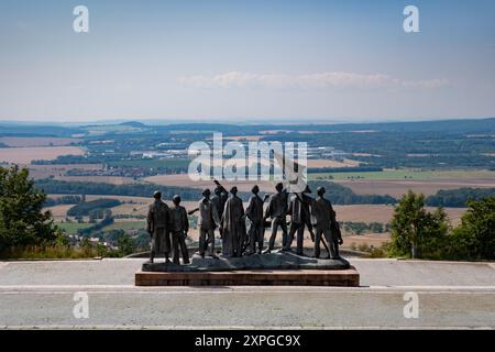 Bronzestatue von Fritz Cremer vor der Gedenkstätte Buchenwald auf dem Freiheitsplatz in der Nähe des ehemaligen Konzentrationslagers bei Weimar Stockfoto