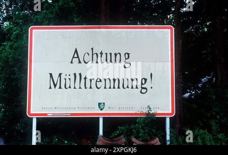 Recycling Abfallvermeidung durch Trennung und Abfallbehandlung Recycling Abfallvermeidung durch Trennung Stockfoto