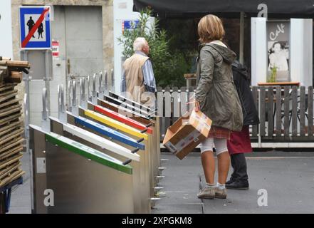 Recycling Abfallvermeidung durch Trennung und Abfallbehandlung Recycling Abfallvermeidung durch Trennung Stockfoto