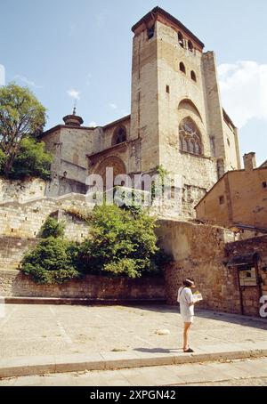 Fassade der Kirche San Pedro de la Rua. Estella, Navarra, Spanien. Stockfoto