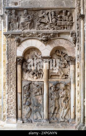 Moissac, Abtei Saint-Pierre, Portal der Klosterkirche, linkes Gewänderelief: Geschichte des Lazarus Stockfoto